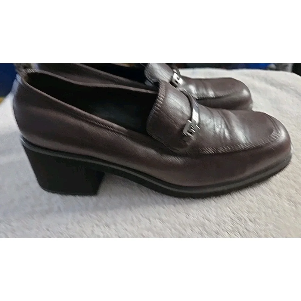 Bandolino Womans Slipon Leather Buckles Loafers Shoes 2 1/2 Heels Size 8M
